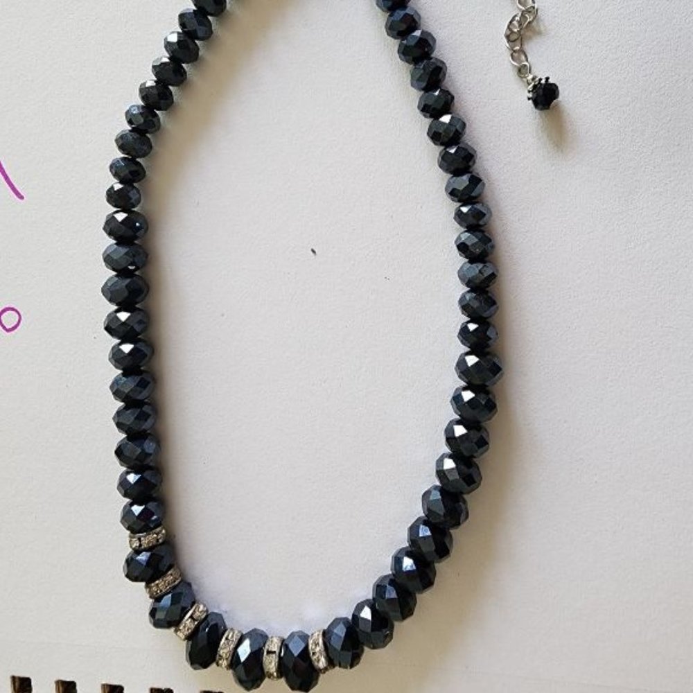 2028 CRYSTAL GREY NECKLACE ADJUSTABLE